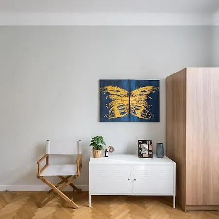Exquisite Art Deco 2br Prime Location Lejlighed