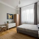 Exquisite Art Deco 2br Prime Location