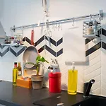 Exquisite Art Deco 2br Prime Location *