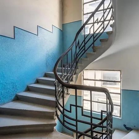 Exquisite Art Deco 2br Prime Location