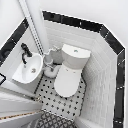 Exquisite Art Deco 2br Prime Location