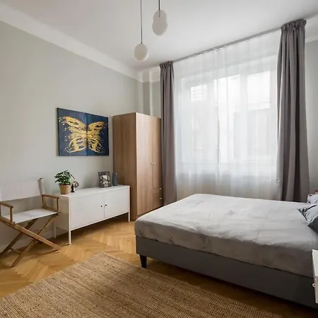 Exquisite Art Deco 2br Prime Location