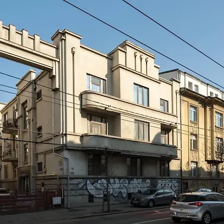 Exquisite Art Deco 2br Prime Location