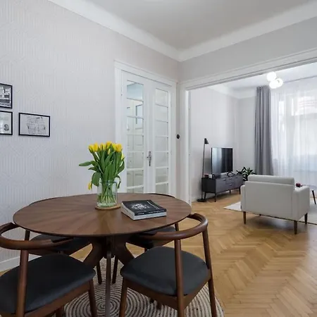 Apartment Exquisite Art Deco 2br Prime Location