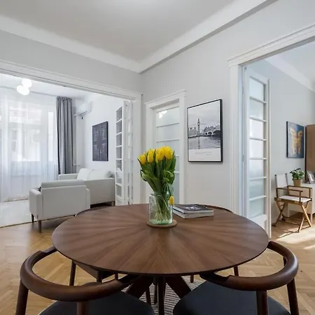 Exquisite Art Deco 2br Prime Location Appartamento *