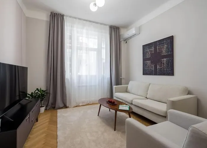 Exquisite Art Deco 2br Prime Location شقة