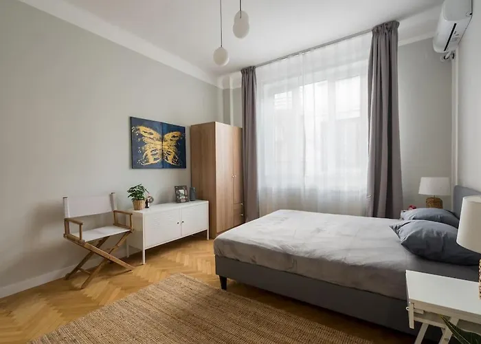 Exquisite Art Deco 2br Prime Location