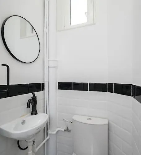 Exquisite Art Deco 2br Prime Location *