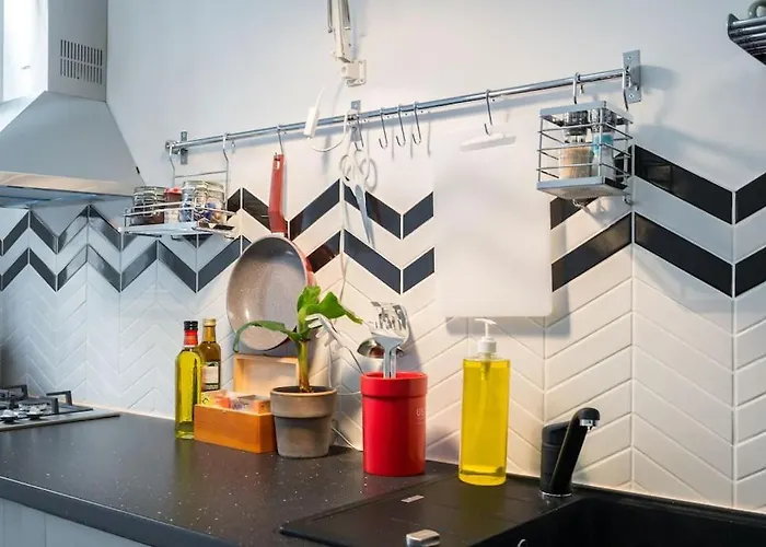 Exquisite Art Deco 2br Prime Location *