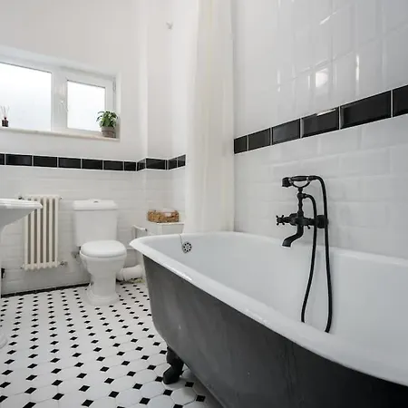 Exquisite Art Deco 2br Prime Location Апартаменти *