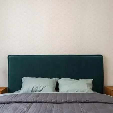 Exquisite Art Deco 2br Prime Location Apartment