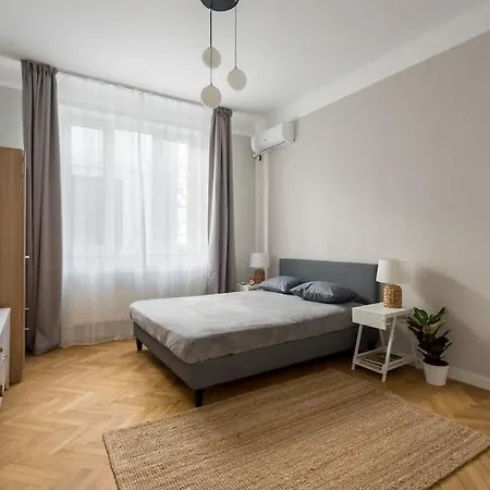 Апартаменти Exquisite Art Deco 2br Prime Location *
