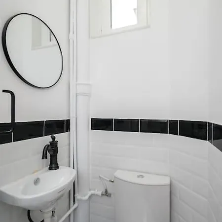 Exquisite Art Deco 2br Prime Location *