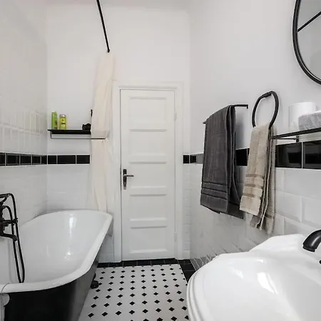 Апартаменти Exquisite Art Deco 2br Prime Location Бухарест