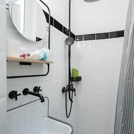 Exquisite Art Deco 2br Prime Location Apartment Bucharest