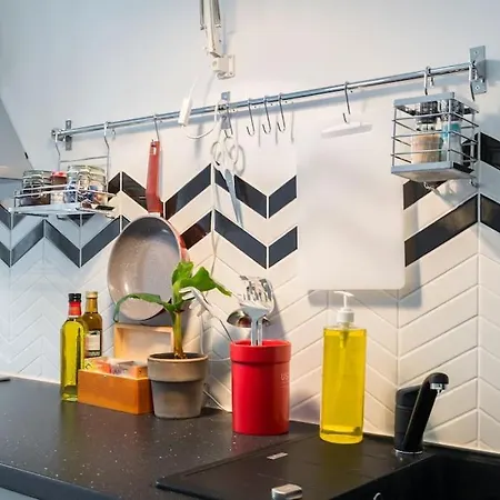 Exquisite Art Deco 2br Prime Location *