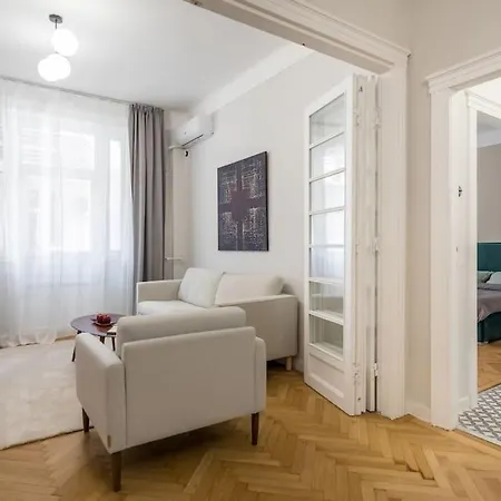 Exquisite Art Deco 2br Prime Location Бухарест