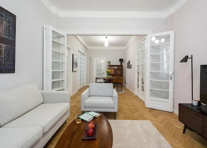 Апартаменти Exquisite Art Deco 2br Prime Location