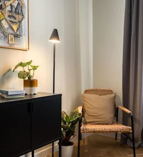 Exquisite Art Deco 2br Prime Location Бухарест