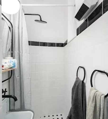 Exquisite Art Deco 2br Prime Location Бухарест